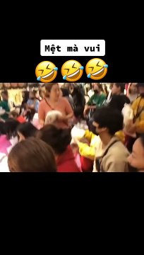 Cảnh tượng tranh giành các mối sỉ khiến bạn ngỡ ngàng