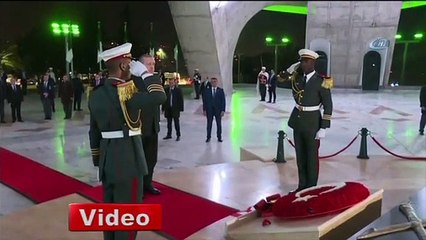 Cumhurbaşkanı Erdoğan, Cezayir'de şehitler abidesine çelenk bıraktı