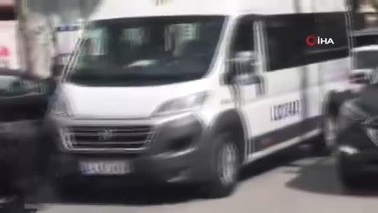 Bağdat Caddesi'nde bunalıma giren genç kadın sürücülere zor anlar yaşattı