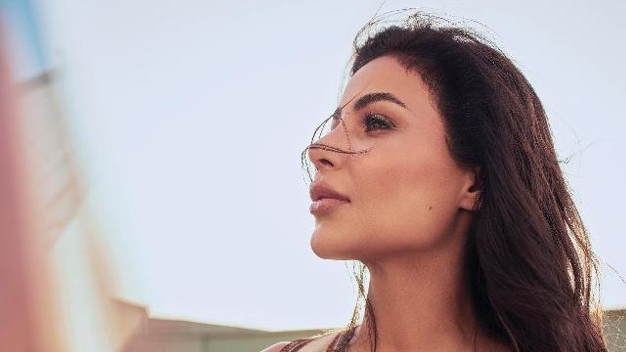 مهيرة عبد العزيز، نجمة غلاف مجلّة جمالكِ لعدد أ...