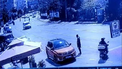 Son dakika: ETİLER'DE TEK TEKER SÜRDÜĞÜ MOTOSİKLETLE KAZA YAPTI; DAHA SONRA BÖYLE AYAĞA KALKTI