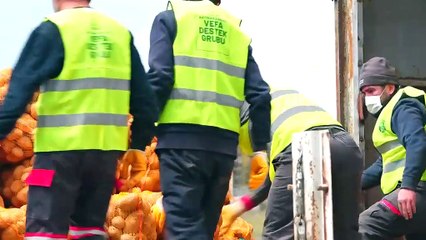 Törenle patates-soğan dağıttılar