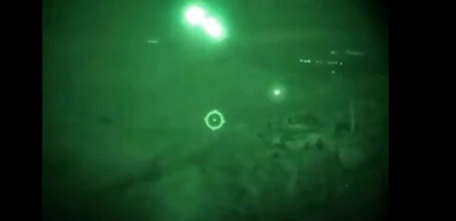 Atak helikopterinin gece operasyonu kamerada