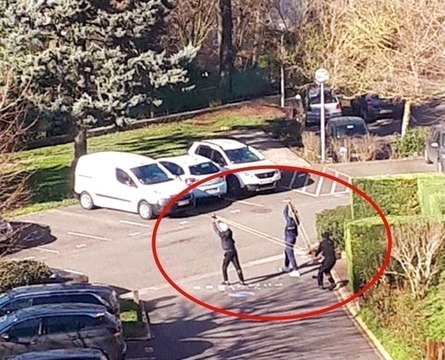 Des jeunes des Yvelines fabriquent un lance-pierre géant pour projeter des boules de fer