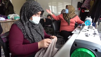 60 yaşındaki Nurhayat Teyze'nin okuma azmi