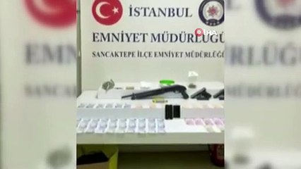 Sancaktepe’de evinde uyuşturucu satan şahıs kıskıvrak yakalandı