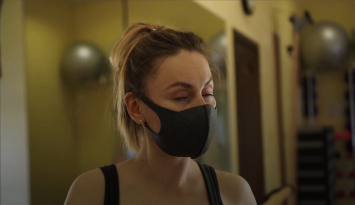 Coronavirus: le double masque, c'est quoi ?