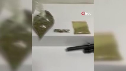 Sancaktepe'de evinde uyuşturucu satan şahıs kıskıvrak yakalandı