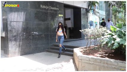 Janhvi Kapoor Snapped At A Clinic In Bandra