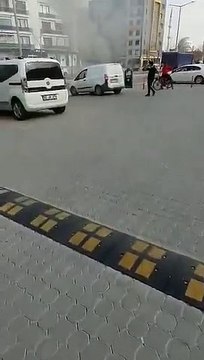 Zabıtanın engel olduğu seyyar satıcı ekmek teknesini yaktı