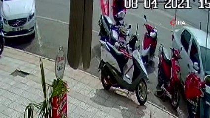 Gaz kolu takılı kalan motor otomobile böyle çarptı