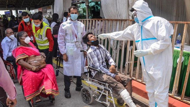 Covid patient dies at gate of hospital, daughter blames HM