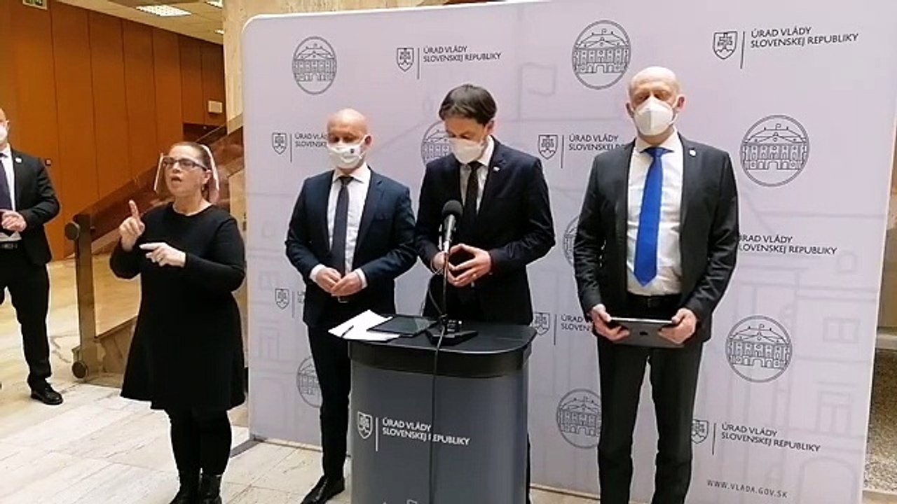 ZÁZNAM: Brífing premiéra E. Hegera a ministra školstva B. Gröhlinga