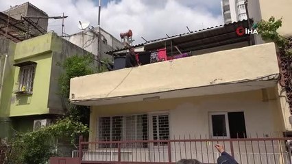 Çocuğunu damdan atmaya çalıştı, çocuğun "babacığım yapma" feryadı yürekleri yaktı