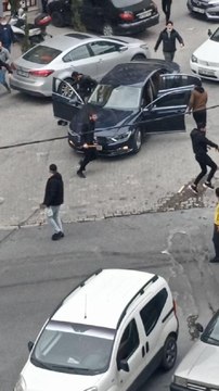 ESENYURT'TA TAŞLI SOPALI BIÇAKLI KAVGA