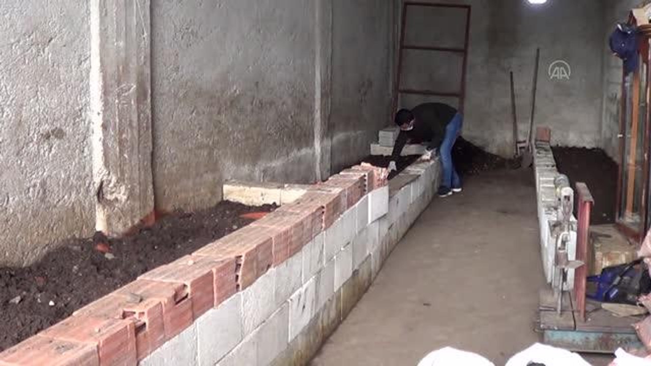 GAZİANTEP - İnternette görüp hobi olarak başladığı solucan gübresi üretiminde taleplere yetişmeye çalışıyor