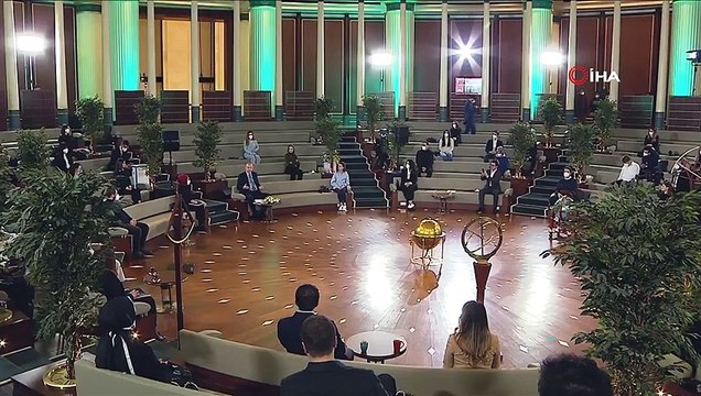 Cumhurbaşkanı Erdoğan: 'İçinizde bu işi alışkanlık haline getirmiş olanlar var, bu işi çok seviyorsanız kalkarsınız siyasete soyunursunuz'