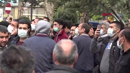 DİYARBAKIR ÇOCUKLARINI GÖREMEDİĞİ İDDİASIYLA ÇATIYA ÇIKTI, EMNİYET MÜDÜRÜ İNTİHARDAN VAZGEÇİRDİ