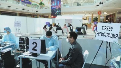 Son dakika haber: - Kazakistan'da alışveriş merkezlerinde aşılama yapılıyor