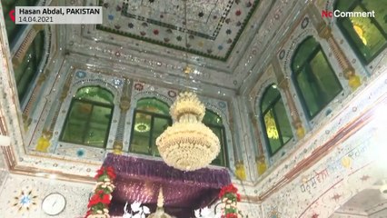 Hundreds of Sikh pilgrims converge in northwest Pakistan