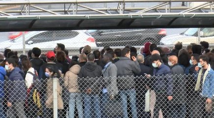 CEVİZLİBAĞ'DA KISITLAMAYA DAKİKALAR KALA DURAKLARDA YOĞUNLUK