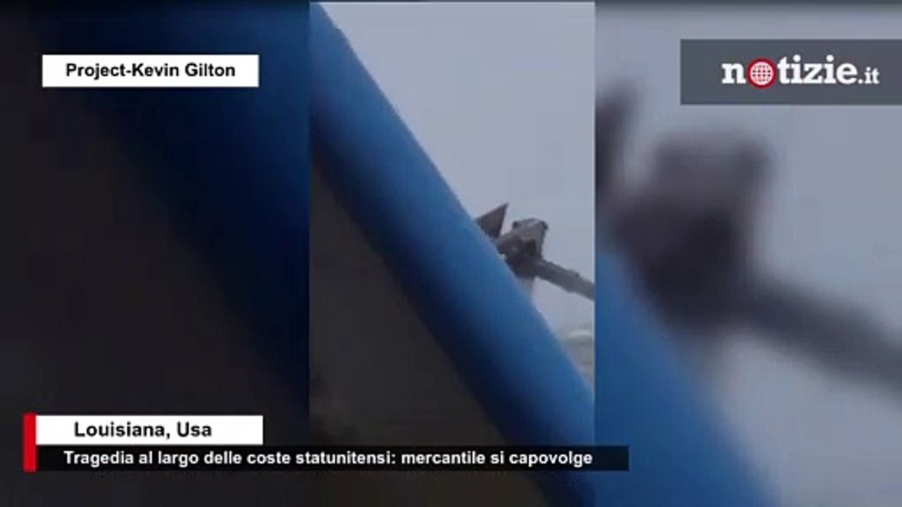Nave mercantile si capovolge, tragedia al largo della costa della Louisiana: il video della burrasca