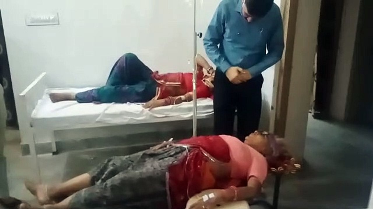 फूड पॉइजनिंग से 120 से ज्यादा लोग बीमार, तीन अस...