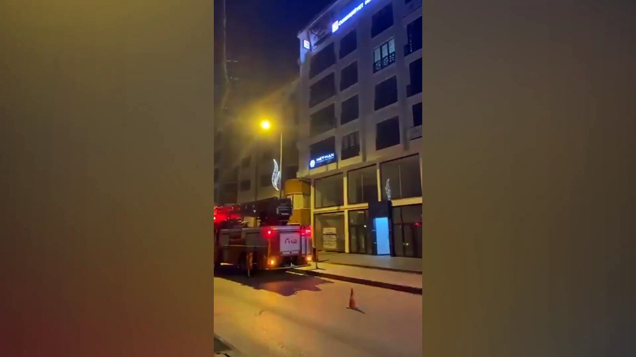 Kastomonu'da itfaiye, CHP il binasına asılan "256 kağadın yarısını nittiniz?" afişine yetişemedi; yeni araç istendi!