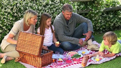 Common Picnic Foods That Also Deter Pests