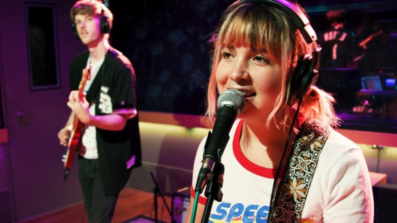 Beach Bunny "Cloud 9" (Live Performance) | Open Mic