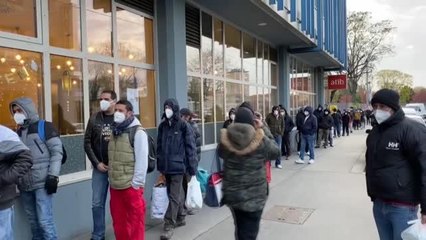 Avusturya'da Diyanete bağlı ATİB kuruluşu, ihtiyaç sahiplerine iftar paketi dağıtıyor