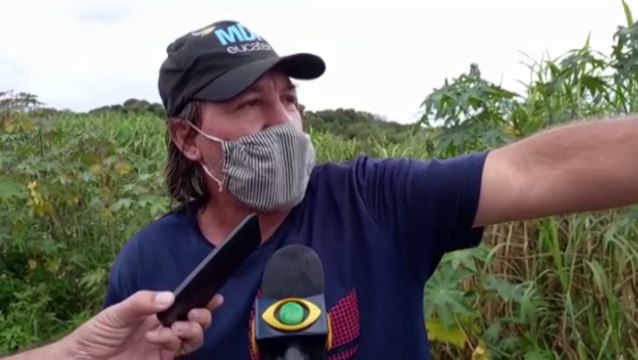 Com braços junto ao peito e de barriga para cima, corpo de homem é encontrado carbonizado em meio a matagal