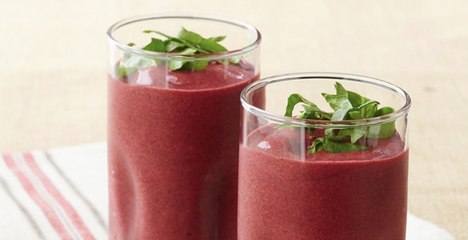 Here's What a Gut Doctor Puts in His Smoothie for a Healthy Microbiome