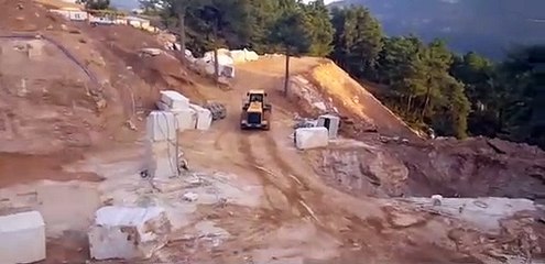 500 tonluk mermer bloğu böyle kestiler!