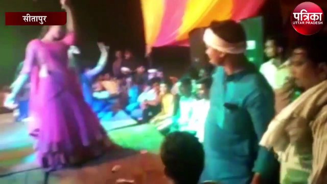 मांगलिक कार्यक्रम के दौरान बार बालाओं ने लगाए जमकर ठुमके, वायरल वीडियो