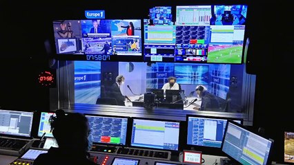 Manuel Valls : "Madame Mabrouk, appelez-moi, je peux basher aussi !" (Canteloup)