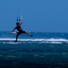 Charly Martin, jeune prodige du kitesurf réunionnais