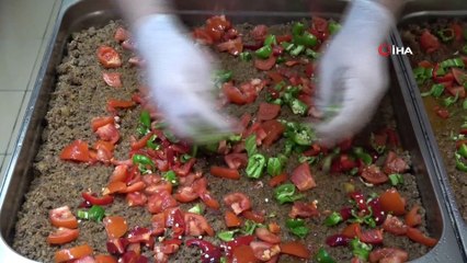 İftar yemekleri kapılarına kadar ulaştırılıyor