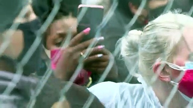 ليلة رابعة من التظاهرات في مينيابوليس بعد مقتل شاب أسود على يد الشرطة