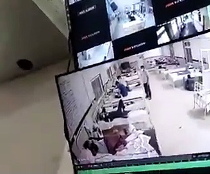 वार्ड बॉय ने मरीज की ऑक्सीजन निकाली, सांसे उखड़ने पर सिर पटका, और बेटे के सामने ही तड़प-तड़प कर दम तोड़ा