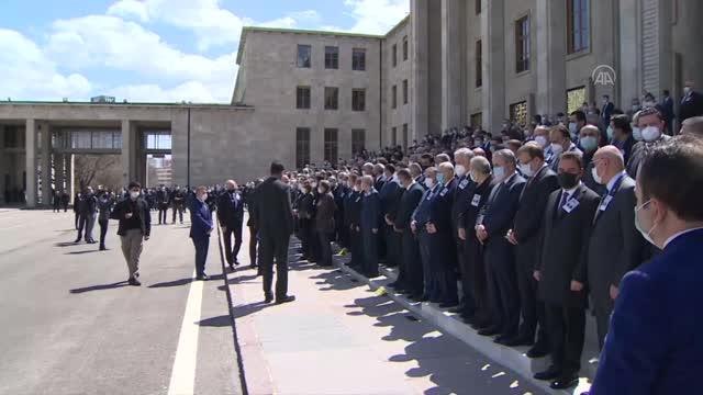 Vefat eden eski Başbakan Yıldırım Akbulut için TBMM'de tören düzenlendi (2)