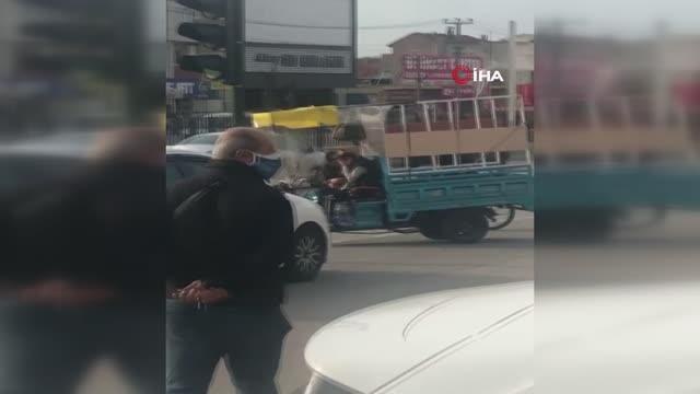 Kadına şiddet her yerde... Motosiklet üzerinde kadını darp etti, o anlar kameraya yansıdı