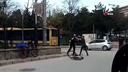 Bursa’da bisikletlilerin yol verme kavgasında yumruklar konuştu