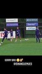 Mesut Özil'den Sinan Gümüş'a "Kusura bakma kardeşim"