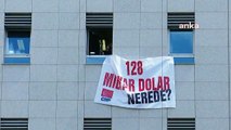 CHP’li Tanal, Hazine ve Maliye Bakanlığı’nın karşısındaki odasına, “128 milyar dolar nerede?' afişi astı