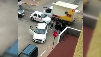 Küçük kızın gözü önünde kaza kavgası