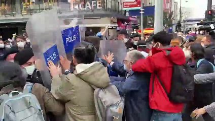 Sağlık çalışanlarının 'ölümleri durdurun' eylemine polis müdahalesi!