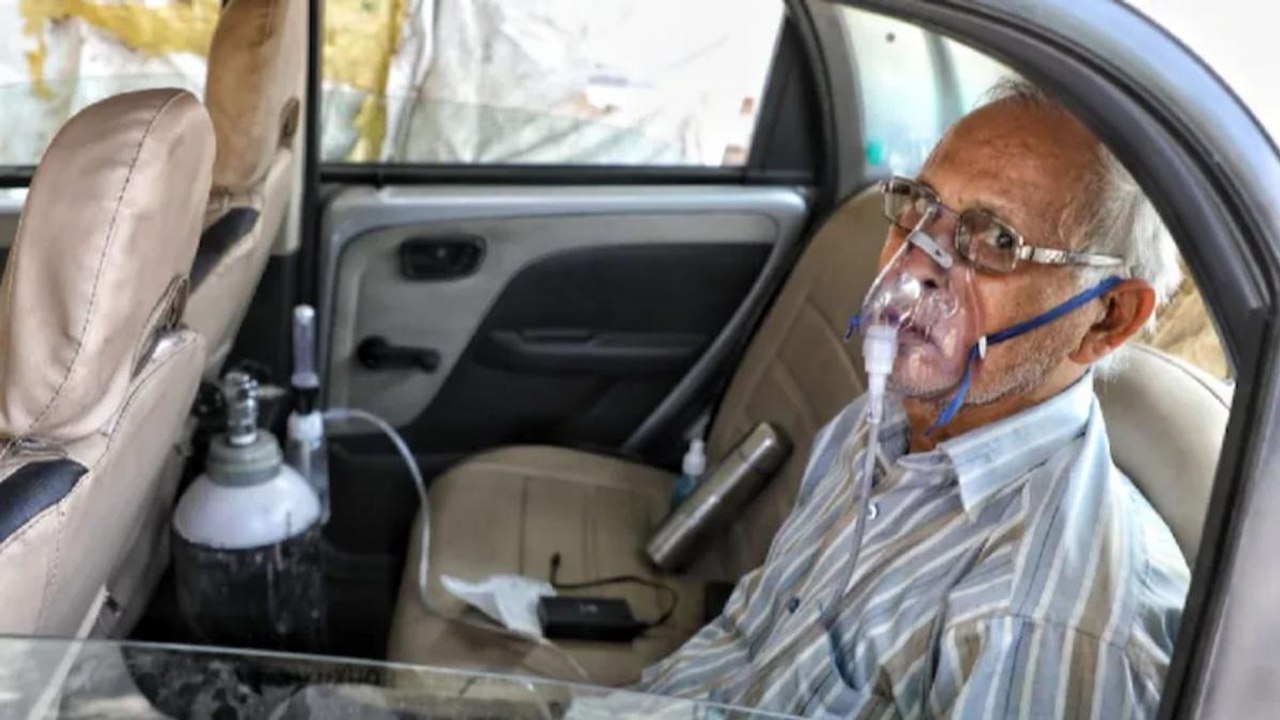 UP: COVID Patient carrying oxygen cylinder in search of bed