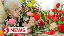 Meet the 99-year-old who’s still actively making paper flowers for charity 