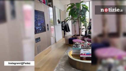 Posaman, il supereroe di LOL va a trovare il figlio di Fedez: il video di Lillo vs Leone